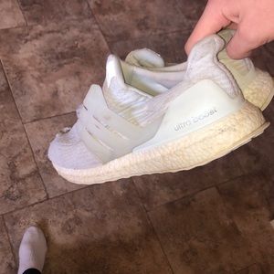 Very worn ultra boost no laces
